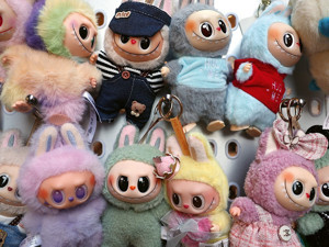 Labubu çılgınlığı: Sevimli canavarların moda dünyasını ele geçird