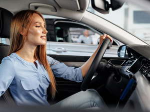 Direksiyonda kadın bedenine gizli baskı: Bu maddelere dikkat edin