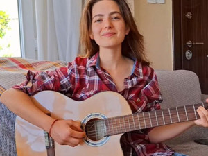 Taşacak Bu Deniz'in Eleni'si Ava Yaman'ın sesi büyüledi!