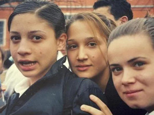 Ünlü oyuncu lise yıllarından pozunu paylaştı