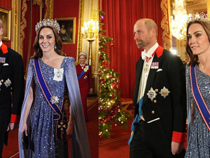 Prenses Kate Middleton 2 bin 600 elmaslı taç taşıdı