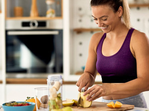 Aç kalarak mı daha iyi kilo verilir, yiyerek mi?