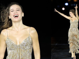 Serenay Sarıkaya'nın Paris Moda Haftası'ndaki elbisesi