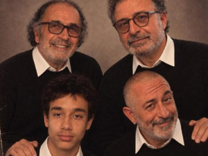 Cem Yılmaz'dan aile tablosu: Üç kuşak bir arada