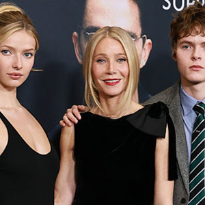 Gwyneth Paltrow ilk kez kızı ve oğluyla kırmızı halıda