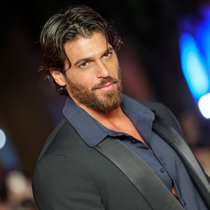 Can Yaman Sanremo Müzik Festivali'nin açılış gecesini sunacak
