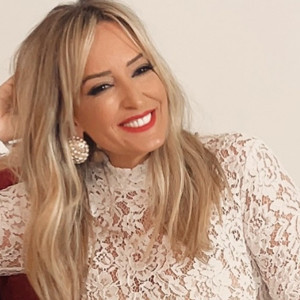 Saba Tümer gençlik fotoğrafını paylaştı