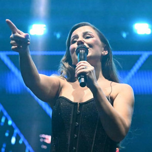 Merve Özbey sahneden düştü: Sağlık durumu nasıl?