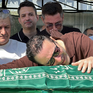 Şarkıcı Atilla Taş'ın kızı gözyaşları arasında toprağa verildi
