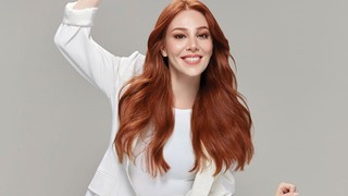 Elçin Sangu saçlarını kısacık kestirdi! İşte yeni imajı