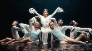 Beren Saat&rsquo;in İngilizce şarkısı "CapitaliZoo" yayında