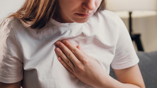 Kalp krizi yaşı d&uuml;şt&uuml;: Kadınlar ve erkekler kalp krizini farklı hissedebilir