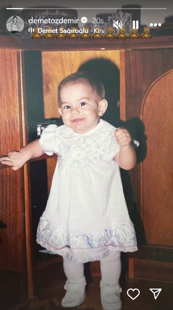 Eşref Rüya'nın Nisan'ı Demet Özdemir'den nostaljik paylaşım - Resim : 1