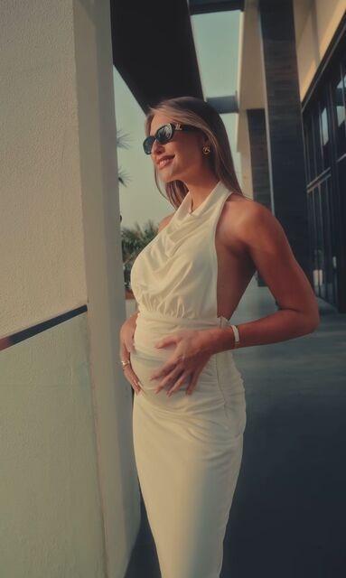 Serdar Ortaç'ın eski eşi Chloe Loughnan hamile - Resim : 2