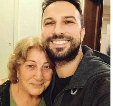 Tarkan’ı yıkan haber! Annesi Neşe Tevetoğlu hayatını kaybetti - Resim : 1