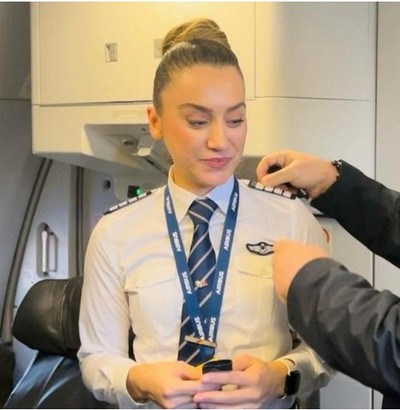 Sabri Sarıoğlu'nun eşi Yağmur Sarıoğlu kaptan pilot oldu - Resim : 1