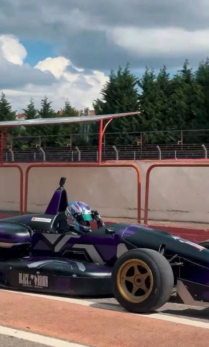 Türkiye'nin ilk kadın Formula pilotu Sena Savaşer, İtalya’ya hazırlanıyor - Resim : 1