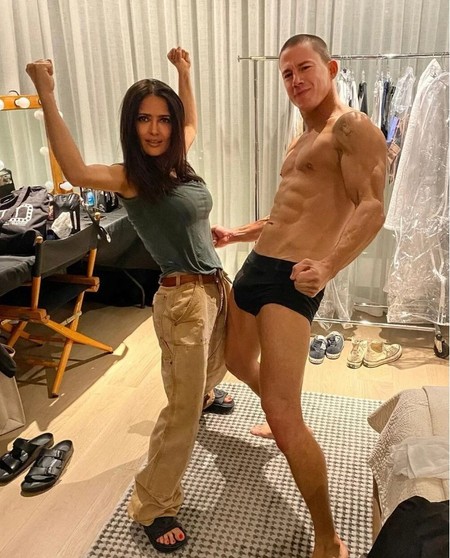 Salma Hayek, Tatum'un doğum gününü iç çamaşırlı fotoğrafla kutladı - Resim : 1