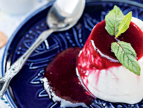 Meşhur İtalyan tatlısı Panna Cotta'yı hala denemeyen var mı? İşte enfes tarif...