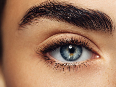 Kirpikleriniz mi dökülüyor? İşte tamamen doğal bakım kürü