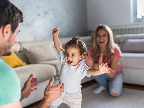 Bebekler ne zaman yürümeye başlar? Yürüme en geç ne zaman olur?