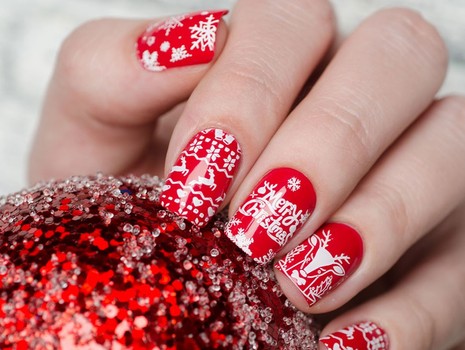 Evde kolayca yapabileceğiniz 5 yılbaşı nail art fikri