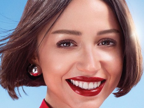 Zeynep Bastık, Shine Kiss Me More likit ruj serisinin yüzü oldu