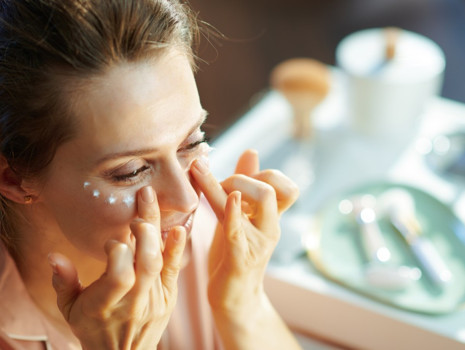 Evdeyken güneş kremi sürmeye gerek var mı?