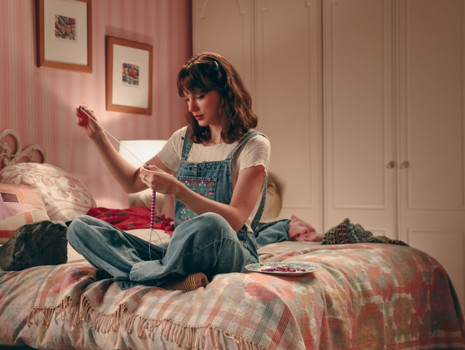 Taylor Swift'in yeni müzik klibi "Opalite" ile 90'lara dönüş