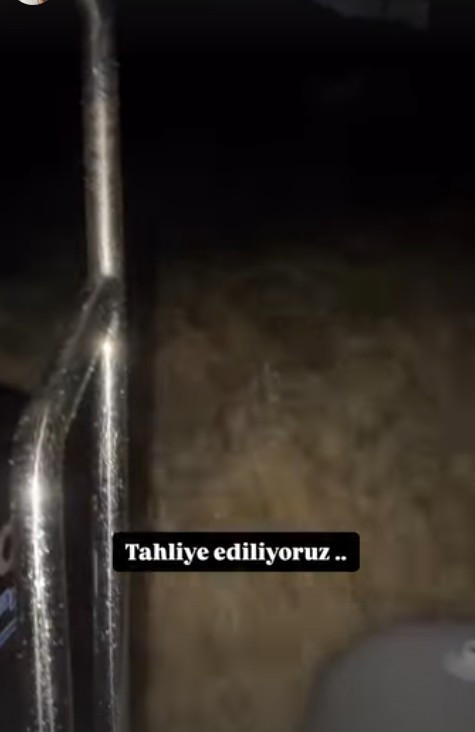 İstanbul'da sağanak yağış: Murat Boz ile Demet Özdemir botla kurtarıldı - Resim : 3