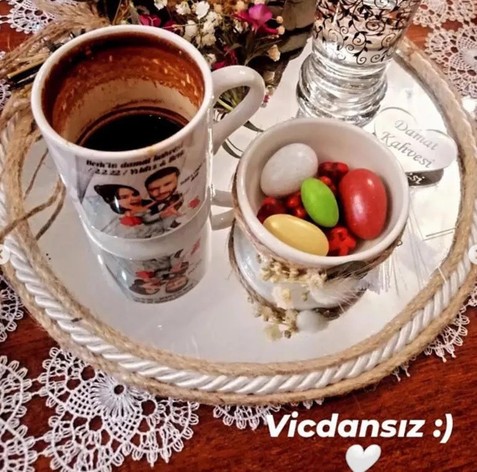 Berk Oktay ve Yıldız Çağrı Atiksoy nişanlandı - Resim : 1