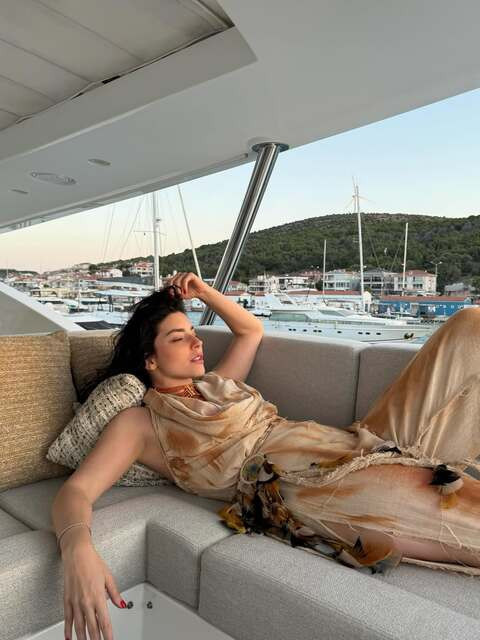 Merve Boluğur yaz sezonunu Ala&ccedil;atı'da a&ccedil;tı - Resim : 2