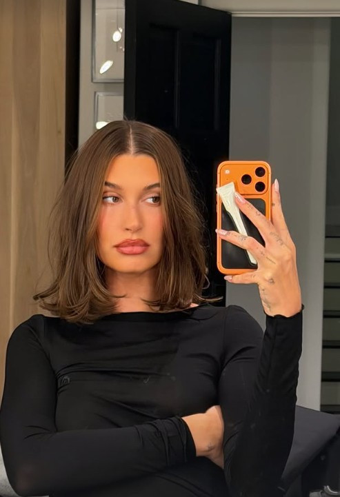 Hailey Bieber 'bob' saç kesimine geri döndü - Resim : 2