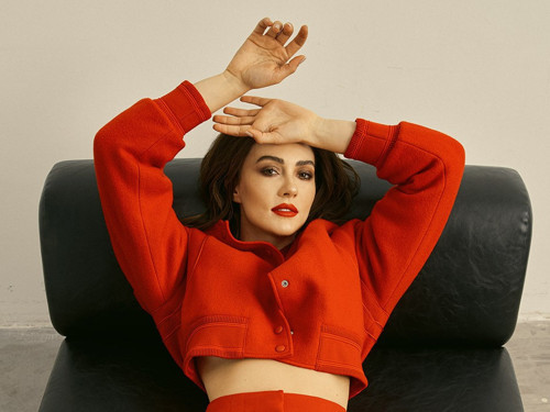 Burcu Özberk ile kapak çekimi (Video)