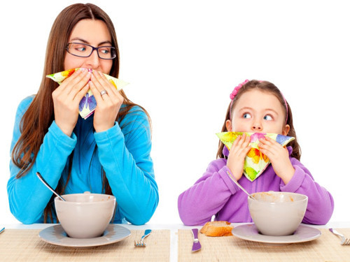 Çocuklarınıza doğru sofra adabını nasıl öğretebilirsiniz?