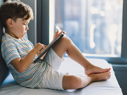 Aşırı ekran kullanımı çocuklarda otizme yol açabilir mi?