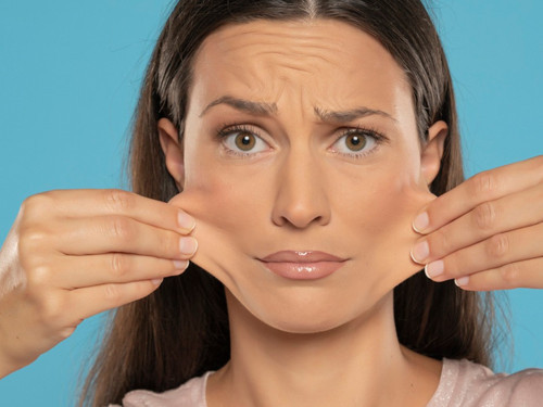 Kilo kaybı sonrası 'yüz çökmesi' neden olur?