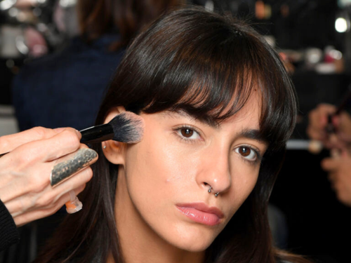 Dinlenmiş bir cilt görünümü yaratan, en iyi 5 aydınlatıcı