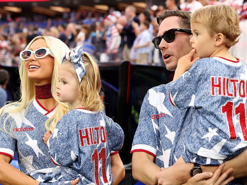 Paris Hilton Türkiye-ABD maçını ön sıradan izledi