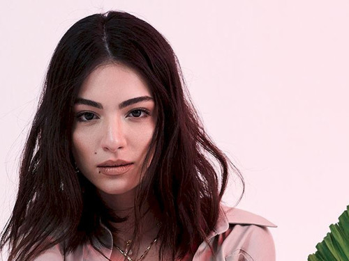 Derginin kapağında bu ay Melisa Aslı Pamuk var.