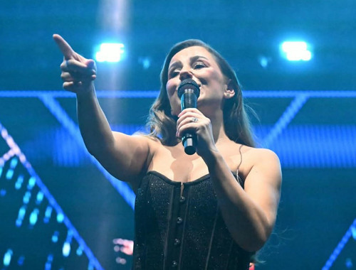 Merve Özbey sahneden düştü: Sağlık durumu nasıl?