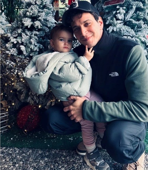 Selahattin Paşalı'dan çekirdek aile pozu! - Resim : 1