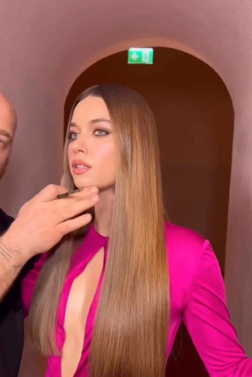 Yalı Çapkını'nın yıldızı Afra Saraçoğlu pembe elbisesi ile büyüledi - Resim : 2