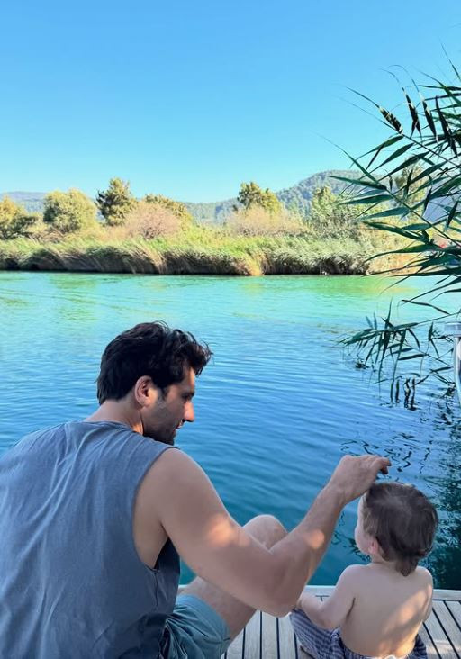 Kaan Urgancıoğlu, oğlu Ardıç'la yeni paylaşım yaptı: "Otostop çeken timsahlar" - Resim : 1