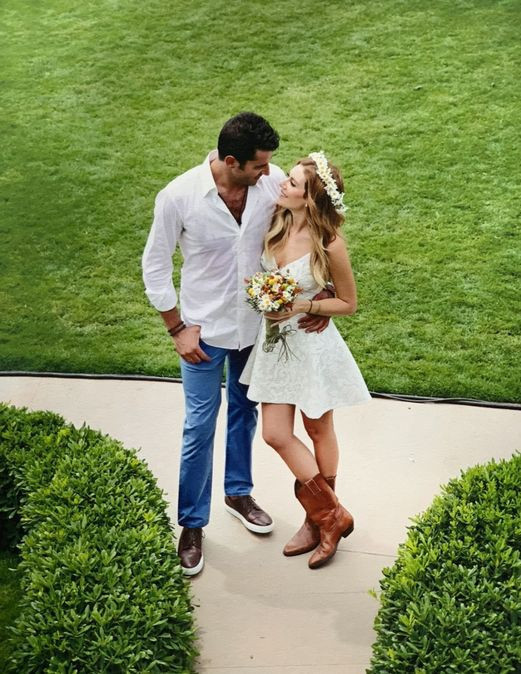 Sinem Kobal ve Kenan İmirzalıoğlu evliliklerinin 10'uncu yıl d&ouml;n&uuml;m&uuml;n&uuml; kutladı - Resim : 2