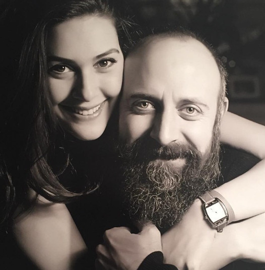 Halit Ergenç, Bergüzar Korel ile tanışma hikayesini anlattı: Keşkek yerken tanıştık - Resim : 1