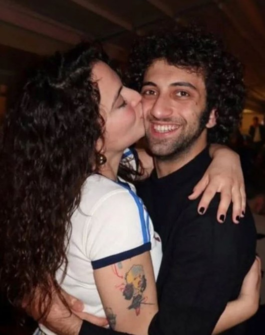 Aslı Bekiroğlu ve Furkan Rıza Demirel aşkı kısa sürdü! "Müthiş bitti" cümlesiyle duyurdu - Resim : 1