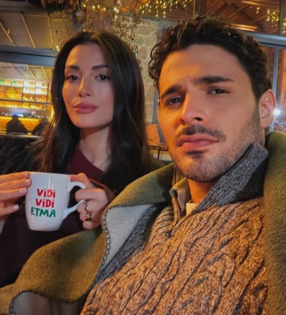 Özge Yağız ile Halit Özgür Sarı'dan aşk iddiasına yanıt geldi: Vidi Vidi Etma - Resim : 1