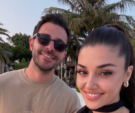 Hande Erçel'den Hakan Sabancı ile romantik poz - Resim : 1