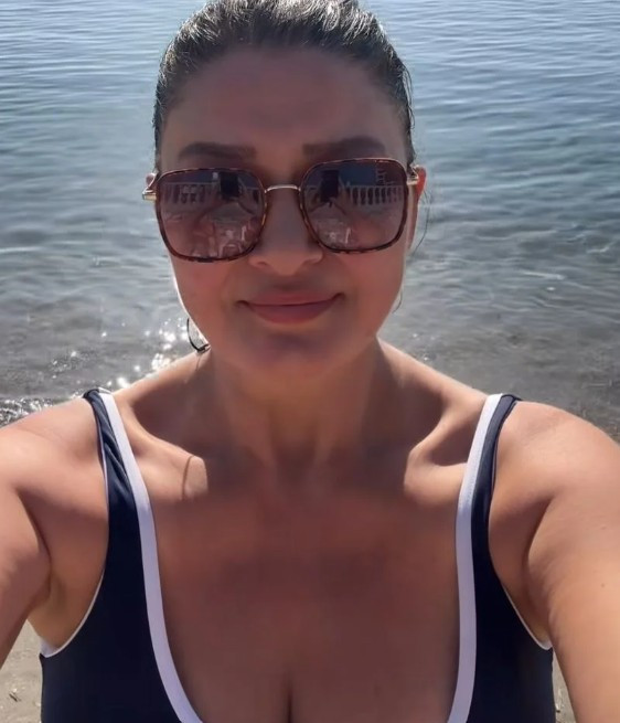 Nurgül Yeşilçay, Kasım ayında deniz keyfi yaptı - Resim : 1